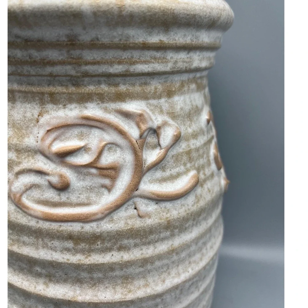 The Unbranded Brand vintage ceramic
